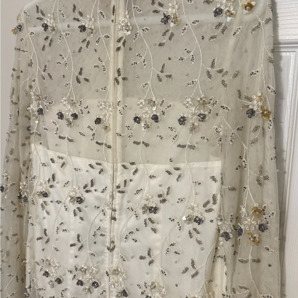 Victoria Royal Ltd White Women's Top - Picture 3 of 4